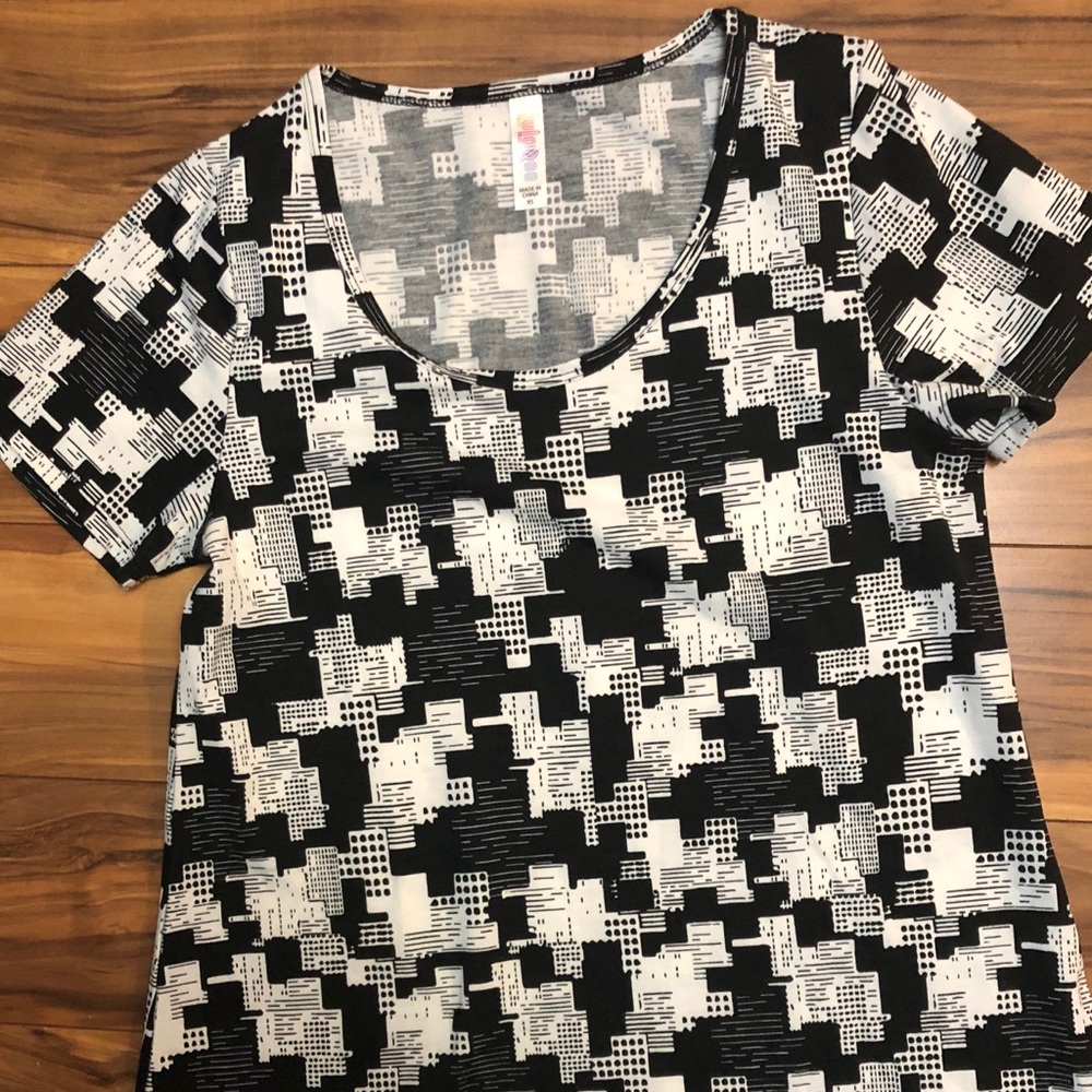 LuLaRoe / LLR Classic T Black and White Pattern